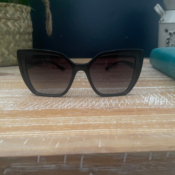 D&G sunglasses - Picture 3 of 5